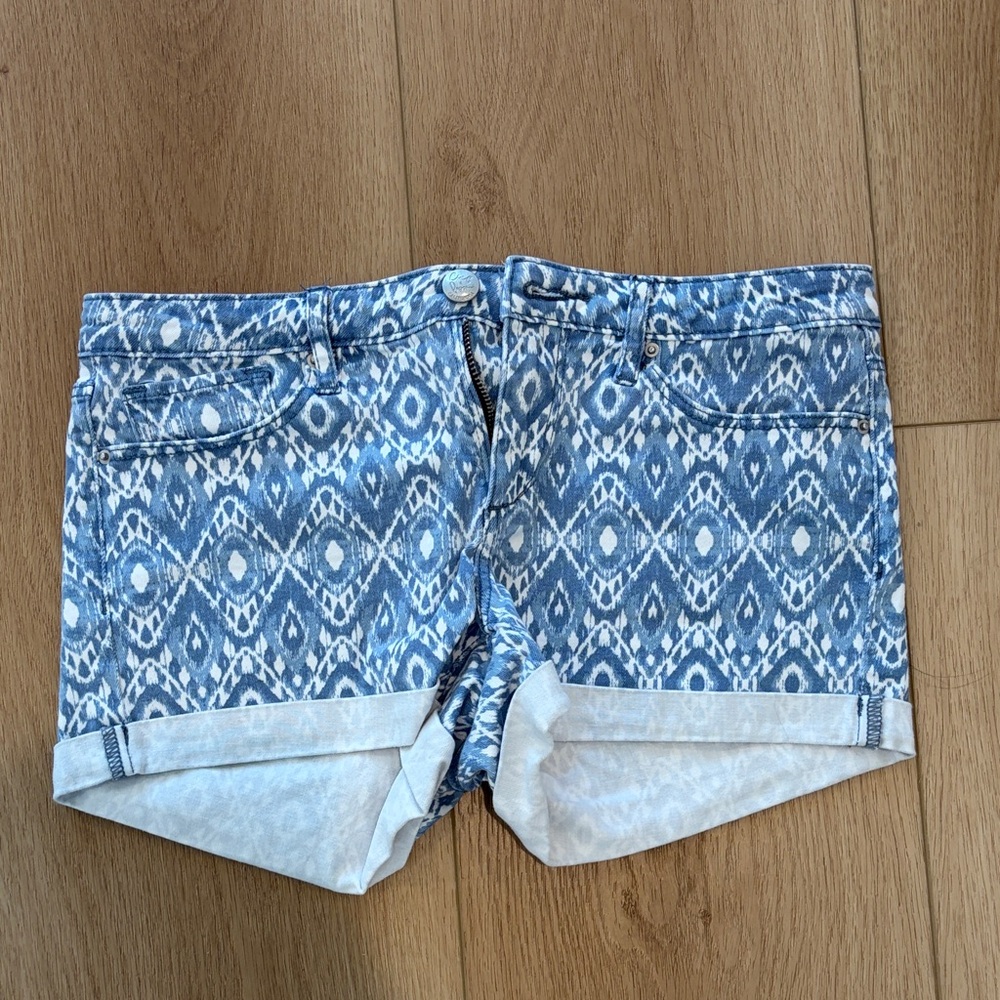 Chip & Pepper Blue Patterned Women's Denim Shorts